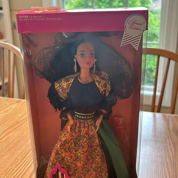 NIB 1991 DOLLS OF THE WORLD Barbie SPANISH #4963 - Picture 2 of 6
